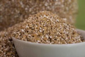 Пшеничная крупа: из какого злака ее делают, калорийность и советы по приготовлению Что приготовить из пшеничной крупы на второе