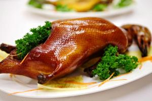 نحوه پخت اردک در فر: بهترین دستور العمل ها فناوری پخت اردک