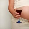 آیا نوشیدن آبجوی غیر الکلی برای زنان باردار امکان پذیر است آیا نوشیدن شراب غیر الکلی برای زنان باردار امکان پذیر است؟